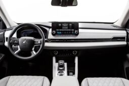 
										2024 Mitsubishi Outlander full									