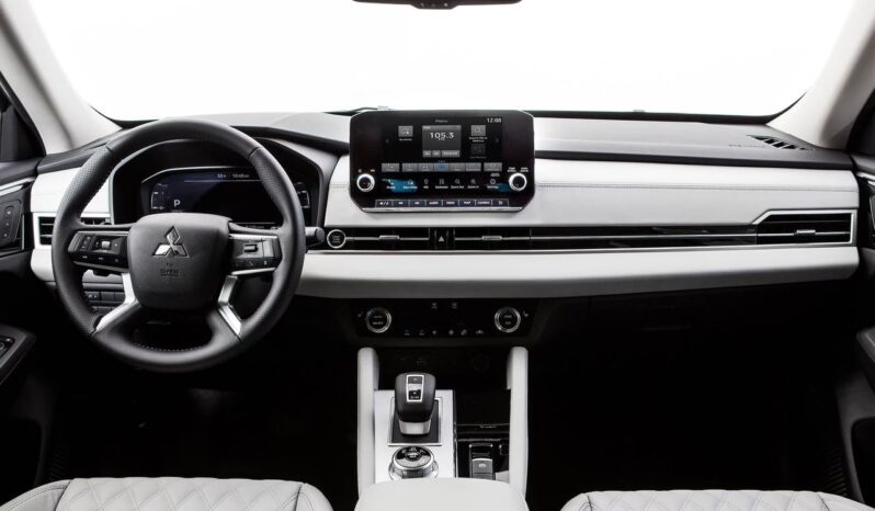 
								2024 Mitsubishi Outlander full									